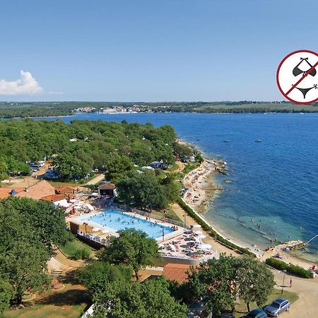 Victoria Mobilehome In Solaris Fkk Naturist Camping Resort Porec Bagian luar foto