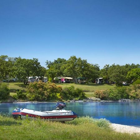 Victoria Mobilehome In Solaris Fkk Naturist Camping Resort Porec Bagian luar foto