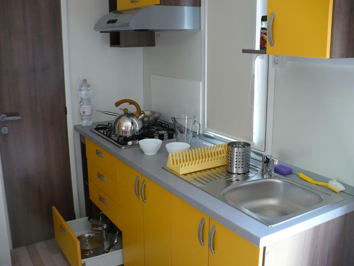 Victoria Mobilehome In Solaris Fkk Naturist Camping Resort Porec Bagian luar foto