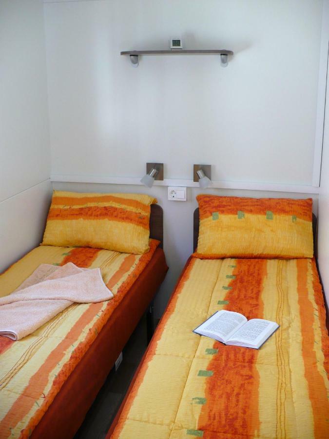 Victoria Mobilehome In Solaris Fkk Naturist Camping Resort Porec Bagian luar foto