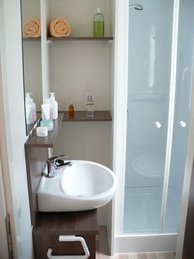 Victoria Mobilehome In Solaris Fkk Naturist Camping Resort Porec Bagian luar foto