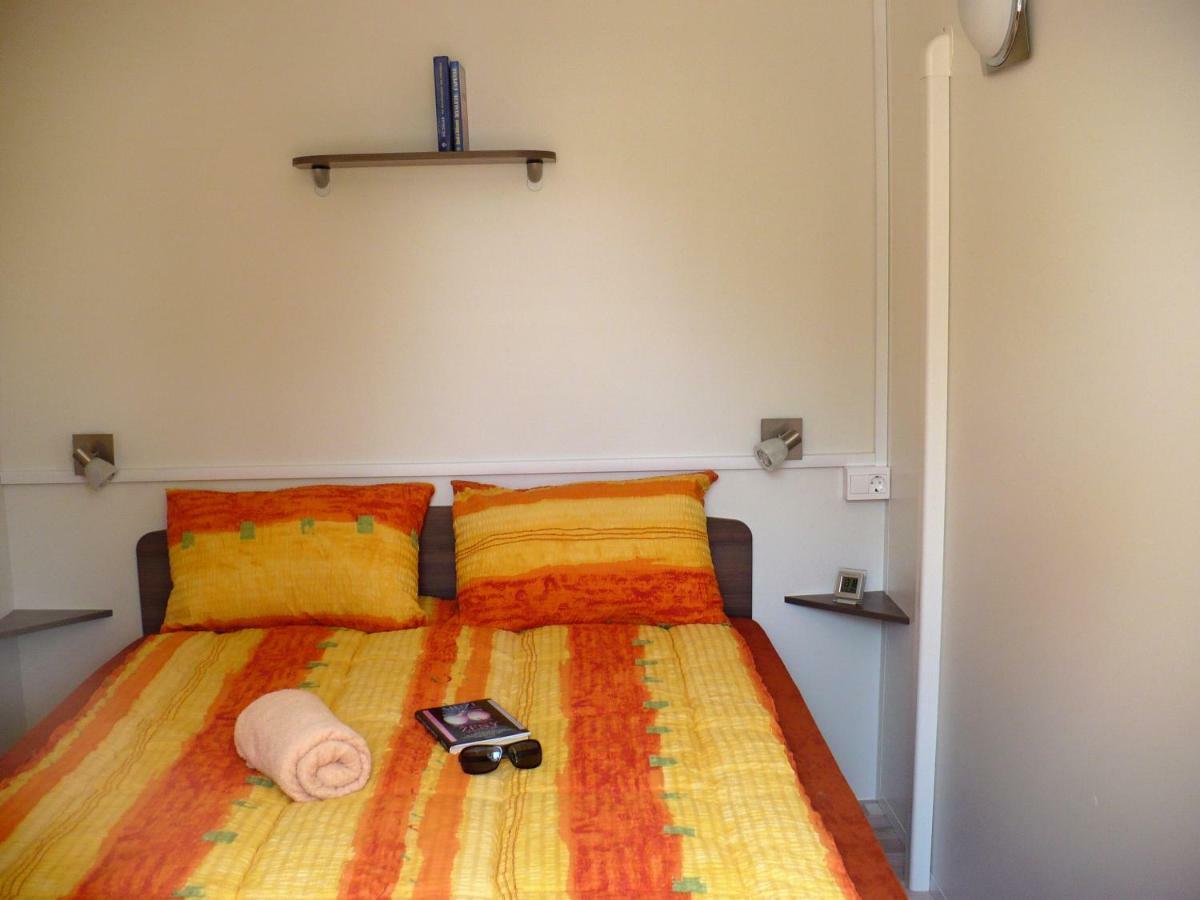 Victoria Mobilehome In Solaris Fkk Naturist Camping Resort Porec Bagian luar foto